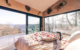 Unique Cottage W/ Amazing View & Private Wellness
